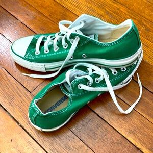 Converse low tops. Women’s size 10